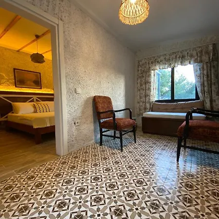 Defne House Soeguet